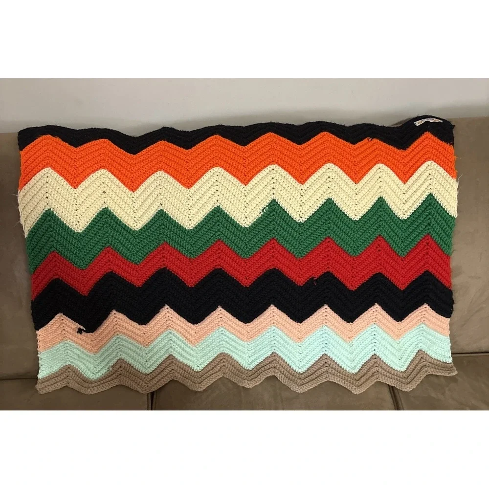 Vtg Hand Made Zig Zag Chevron Lap Blanket 35